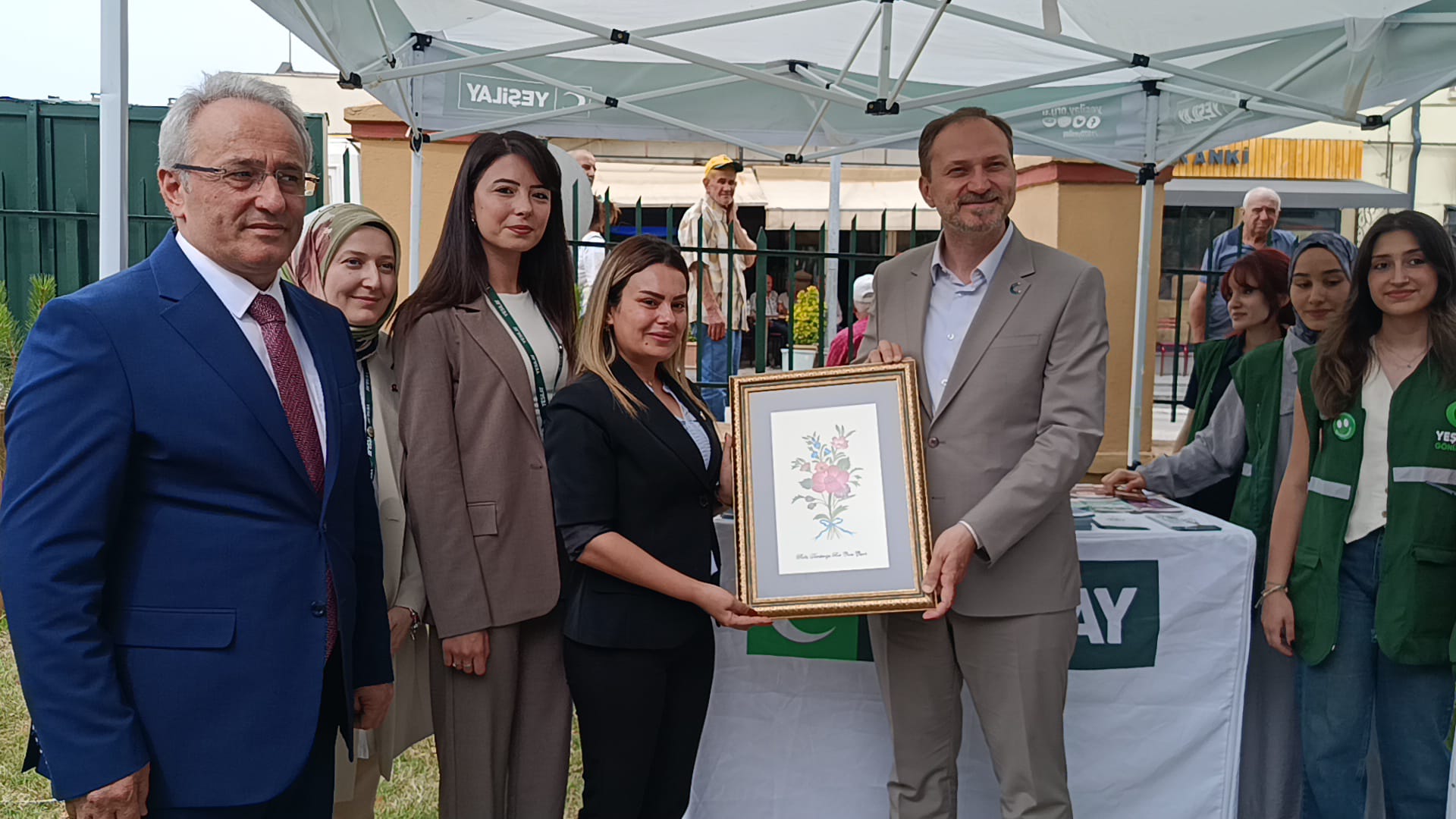 Edirne’de düzenlenen Yeşilay Sağlıklı Yaşam Ligi Yarışması’nın ödül töreni, Türkiye Yeşilay Cemiyeti Genel Başkanı Doç. Dr. Mehmet Dinç’in katılımıyla gerçekleştirildi.